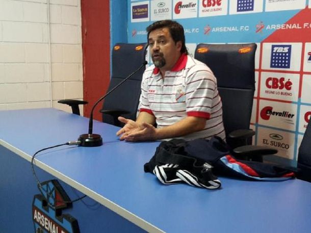 Caruso Lombardi renunció como DT de Arsenal por estar podrido de los árbitros