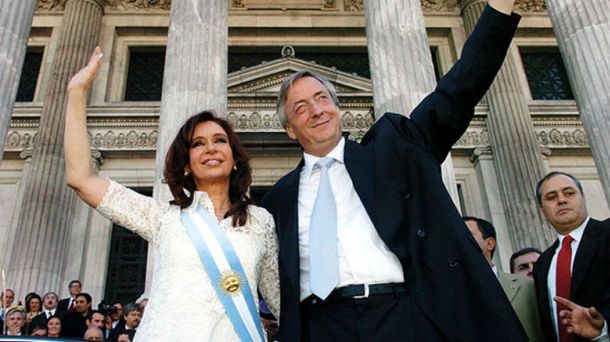 Néstor y Cristina los presidentes con mayor imagen positiva desde la vuelta a la democracia
