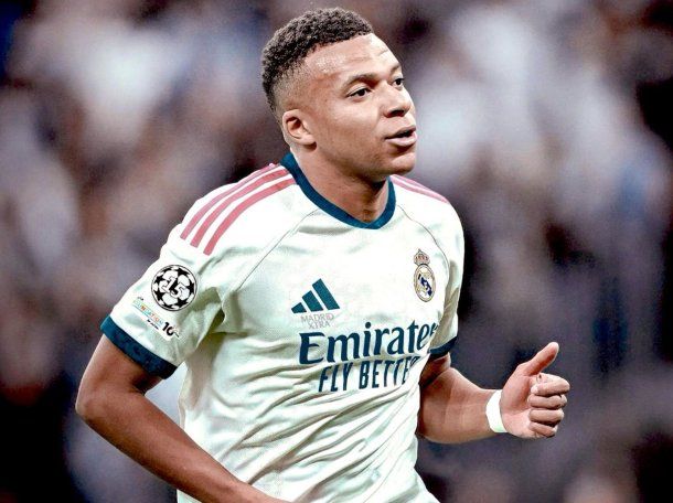 El Real Madrid rompe el molde: se filtró una camiseta inédita con detalles en verde y rosa