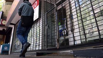 Por el furor de compras en Chile, cerraron 400 locales en Mendoza Por el furor de compras en Chile, cerraron 400 locales en Mendoza