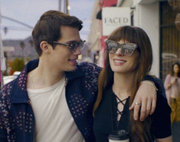 Anne Hathaway y Nicholas Galitzine. Foto: (Prime Video)