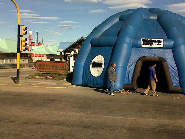 Quebracho hace un piquete en Ushuaia contra un barco inglés