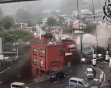 VIDEO: Así fue el impresionante alud de barro que arrasó todo al oeste de Tokio
