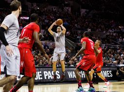 ginobili fue participe de otra victoria de los spurs ginobili fue participe de otra victoria de los spurs