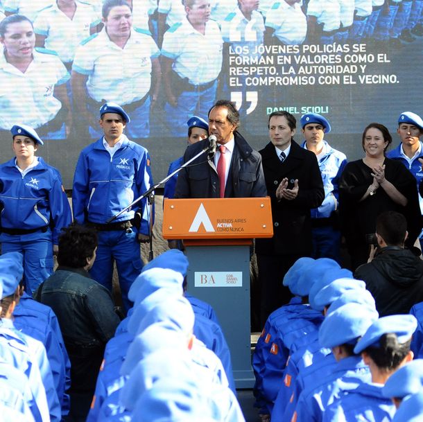 Scioli, en el egreso de policías: Vamos a ir mejorando la seguridad social con más inclusión