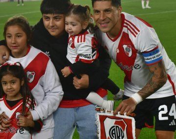 La ovación a Enzo Pérez y su familia en el Monumental