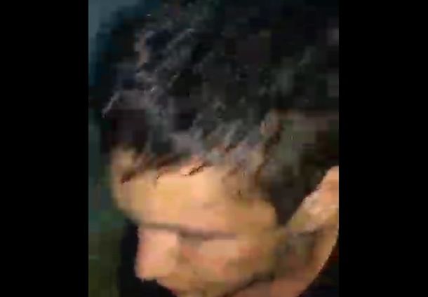 Le vamos a sacar un dedito: viralizan la tortura a un joven que robó una moto y la vendió