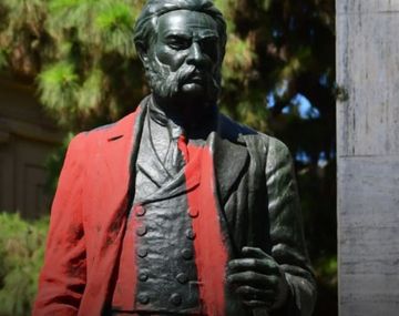 Vandalizaron el monumento al fundador del diario La Capital en Rosario