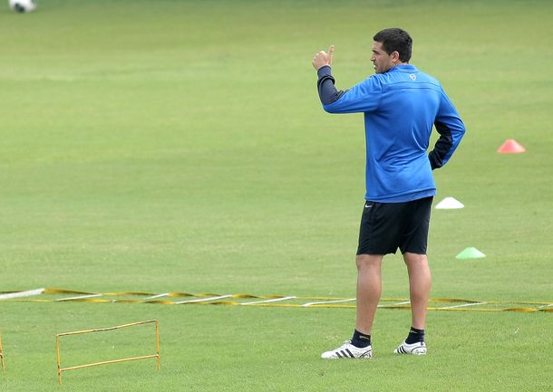 Riquelme concentrará contra Belgrano: ¿titular o suplente?