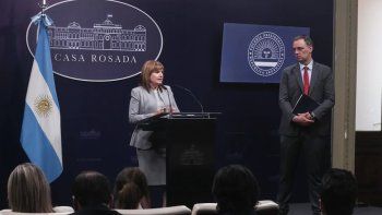 Patricia Bullrich y Manuel Adorni, en conferencia de prensa. Patricia Bullrich y Manuel Adorni, en conferencia de prensa.