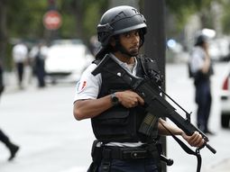 Así detuvieron al terrorista que atacó frente a la Catedral de Notre Dame