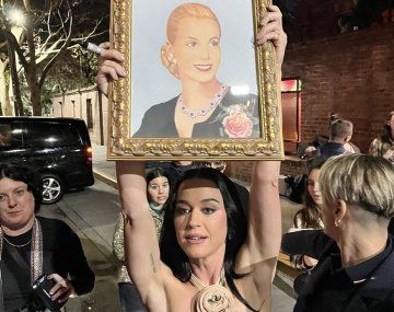 A Milei no le sale ni una bien: Katy Perry llegó a Argentina y se mostró con un cuadro de Evita