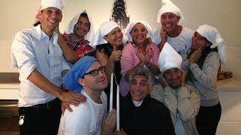 el insolito festejo de flor pena, marley y vernaci por el papa el insolito festejo de flor pena, marley y vernaci por el papa