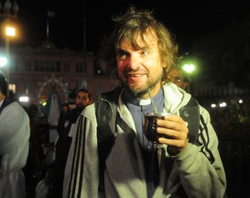 Y al padre Pepe también: el cura  pide para su parroquia tarifa social