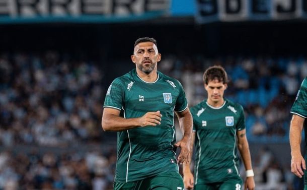 Estudiantes de Río Cuarto apartó a 10 jugadores, entre ellos Wanchope Ábila y un juvenil de River