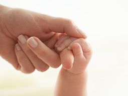 Primera polémica del año: disputa por el primer bebé del 2016
