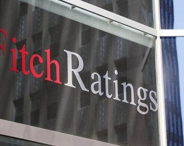 Fitch advierte posible default técnico y baja la nota a la Argentina