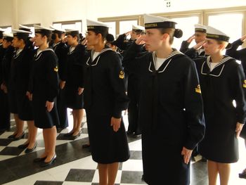 Le dijeron que iba escotada a la Armada