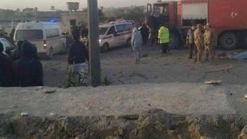 al menos 50 muertos en libia por un atentado contra una base militar al menos 50 muertos en libia por un atentado contra una base militar