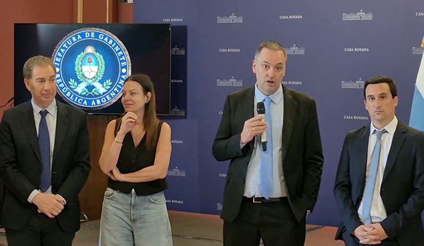 Manuel Adorni reconoce que se necesitan dos, tres o cuatro trabajos para tener un sueldo para vivir