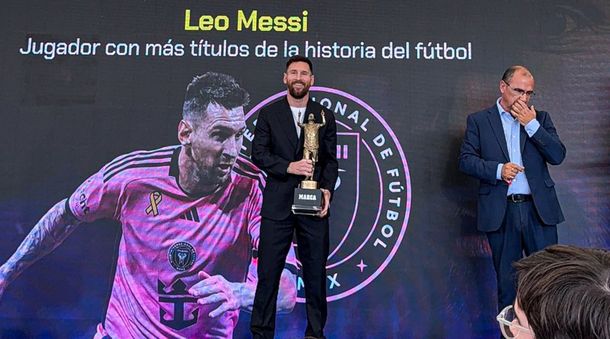 El premio que recibió Lionel Messi por ser el jugador con más títulos en la historia