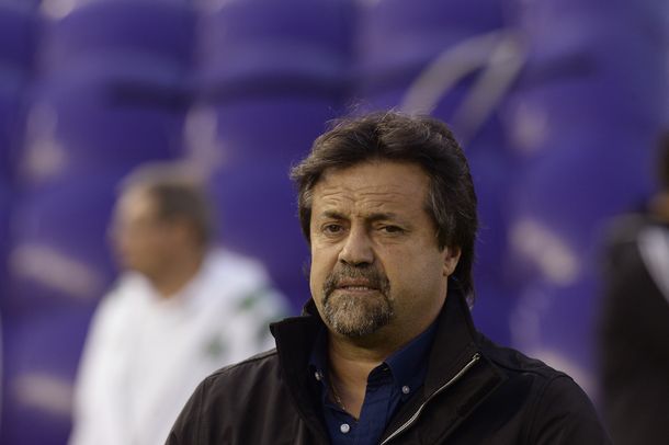 Caruso optó por su mujer y renunció a Sarmiento