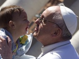 El bebé que besó el Papa, argentino y porteño