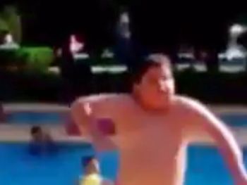 Un nene imitó el baile de Jim Carrey