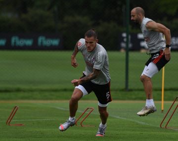 Gallardo cuida jugadores y planea un equipo repleto de juveniles para enfrentar a Boca