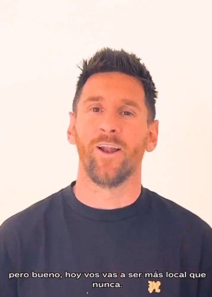 El saludo de Lionel Messi a Duki en la previa a su show en el Estadio Santiago Bernabéu