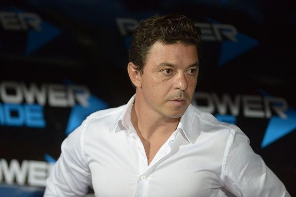 Tras la goleada de Boca, ¿los dirigentes de River deben reforzar el plantel?