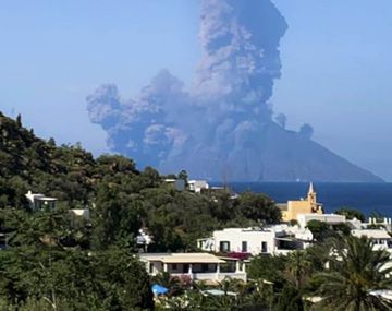 El volcán Estrómboli hizo erupción: un muerto y un herido
