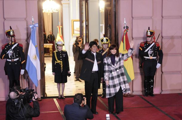 Cristina se reunió con Evo y denunció que sufrió intentos de golpes de Estado