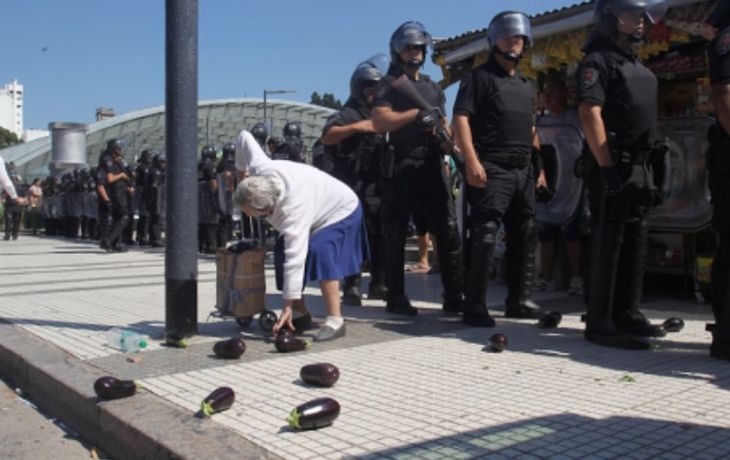 Encontraron a la abuela retratada durante la represión en el verdurazo