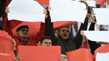 Los hinchas de Huracán armaron un buen recibimiento para el clásico en el Ducó Los hinchas de Huracán armaron un buen recibimiento para el clásico en el Ducó