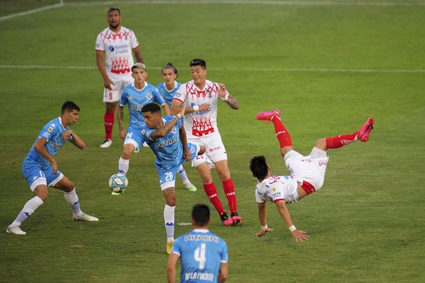 Copa de la Liga Profesional: Vélez Sársfield derrotó a Huracán y le arrebató la punta de la zona