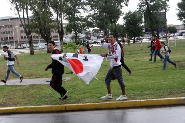 Tras un largo viaje desde Japón, el plantel de River ya está en el país