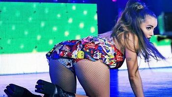 Lali Espósito sobre el escenario. Lali Espósito sobre el escenario.