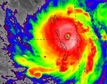 El huracán María se elevó a peligroso y amenaza con repetir los daños de Irma