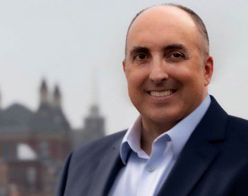 Un candidato con apellido sexual en castellano gana votos entre los latinos