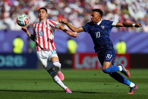Francia y Paraguay cerraron el primer tiempo sin goles. Francia y Paraguay cerraron el primer tiempo sin goles.