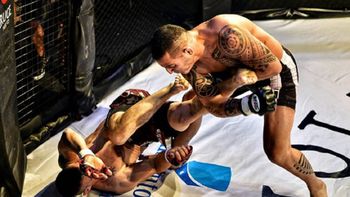 Pitbull Martínez fue el gran protagonista de la noche y se quedó con el cinturón Pitbull Martínez fue el gran protagonista de la noche y se quedó con el cinturón