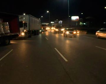 Sorpresivo paro: camioneros bloquean varios accesos a la Ciudad
