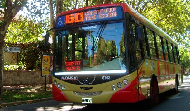 A media mañana los trabajadores de la línea 60 iniciaron un paro en todos sus ramales