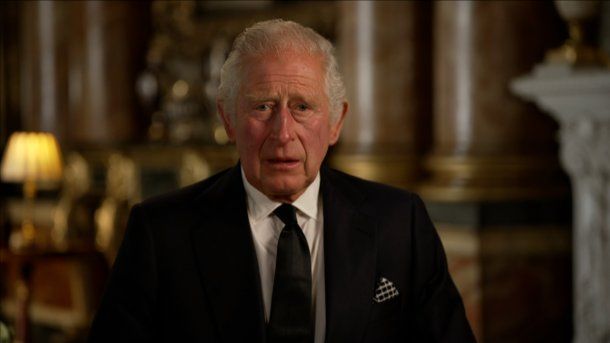Comenzó el reinado de Carlos III: prometió tener a la reina Isabel II como inspiración y modelo