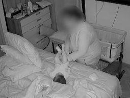 Córdoba: una niñera golpeó a un bebé de 7 meses y fue descubierta por una cámara oculta