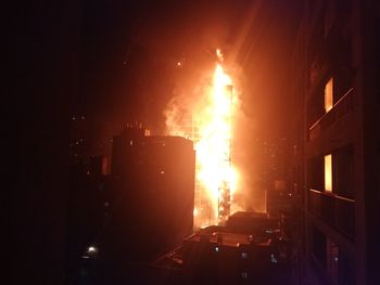 Máxima tensión en Chile: incendio en el edificio de la empresa nacional de electricidad