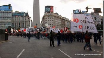 piquete en el obelisco por el conflicto en la imprenta buitre piquete en el obelisco por el conflicto en la imprenta buitre
