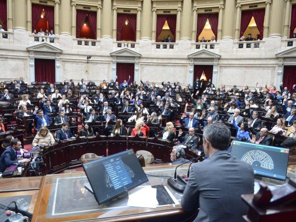 Diputados debate el DNU para el acuerdo con el FMI