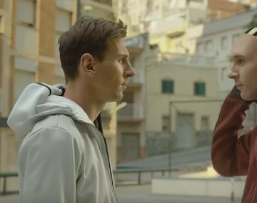 ¿Es un robot? Messi se encontró con su otro yo en una publicidad